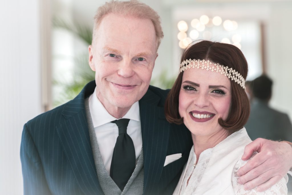 Das glückliche Brautpaar nach der Trauung - Hochzeitsfotograf Rosenheim Chiemsee